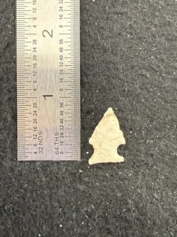 Arrow Point Indian Artifact Arrowhead: KEY WORDS: INDIAN ARTIFACT ARTIFACTS ARROWHEAD ARROWHEADS NATIVE AMERICAN MISSISSIPPIAN QUAPAW CADDO POTTERY COINS MORGAN DOLLAR PEACE DOLLAR SILVER COINS. All coins have been Sigma tested for