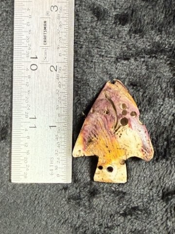Pendant Indian Artifact Arrowhead: KEY WORDS: INDIAN ARTIFACT ARTIFACTS ARROWHEAD ARROWHEADS NATIVE AMERICAN MISSISSIPPIAN QUAPAW CADDO POTTERY COINS MORGAN DOLLAR PEACE DOLLAR SILVER COINS. All coins have been Sigma tested for authent