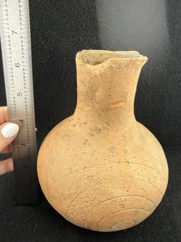 Caddo Water Bottle Solid with rim damage: KEY WORDS: INDIAN ARTIFACT ARTIFACTS ARROWHEAD ARROWHEADS NATIVE AMERICAN MISSISSIPPIAN QUAPAW CADDO POTTERY COINS MORGAN DOLLAR PEACE DOLLAR SILVER COINS. All coins have been Sigma tested for authent