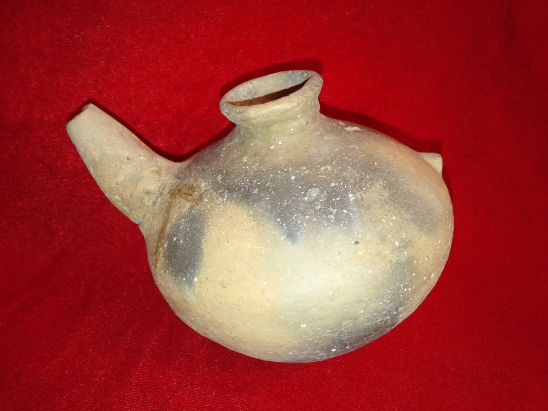 QUAWPAW TEA POT: 4&1/2'T 6'W THE SPOUT HAS BEEN BROKEN & GLUED BACK ON, & A PROBE HOLE IN THE BOTTOM EX-SAM JOHNSON & JACK BONDS COLLECTION HAS KEN PARTAIN COA RARE TYPE