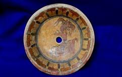 MAYAN "PRIEST" PLATE: CIRCA 400-600 B.C. G9 2&1/2'T 13&1/8'W FROM GUATAMALA KILL HOLE GREAT PAINT