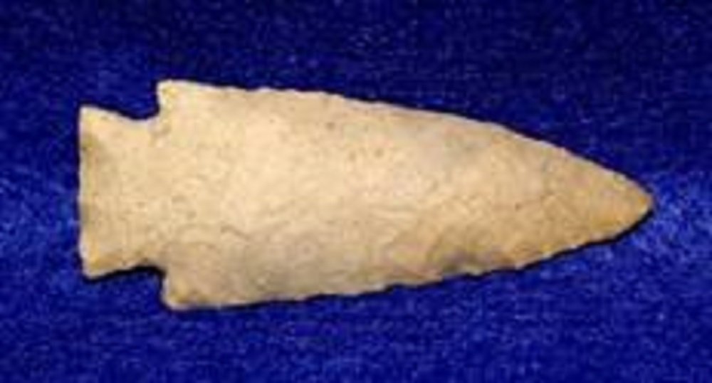 HARDIN SPEAR POINT: 4000-7000 BC G-9 1&1/4'W 3&3/8'L FROM MISSOURI MADE OF TAN CHERT