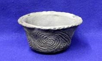 MISSISSIPPIAN RHOADES INCISED BOWL: 1200-1400 AD G-9 H-2&3/4' CROSS CO., AR D-5&3/8' SOLID NO REPAIR