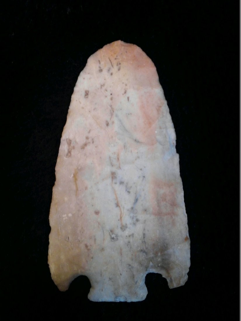 SMITH: FROM A ROCK SHELTER ON A SMALL SPRING BRANCH DADE CO. MO TWO OF THEM WORKED FROM 1973 -1976 SIFTING IN SHELTER WITH PERMISSION FROM THE OWNER THIS IS THE FIRST POINT FOUND AT THIS LOCATION