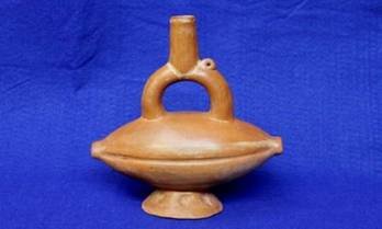 Moche Stirrup Bottle (1 of 1)