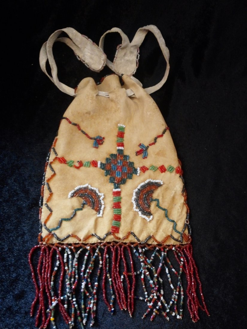 BEADED POSSIBLE BAG (1 of 1)