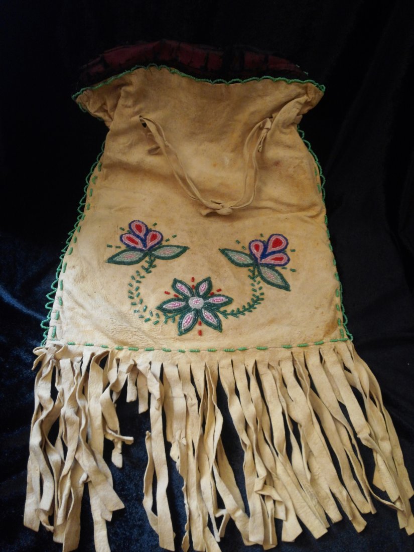 BEADED POSSIBLE BAG (1 of 2)