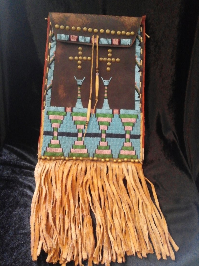 BEADED POSSIBLE BAG (1 of 2)