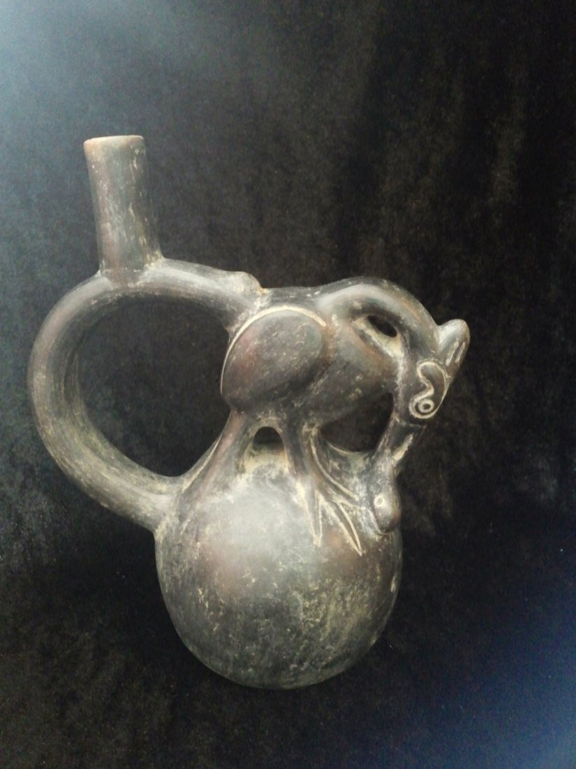 BIRD EFFIGY STIRRUP POT (1 of 3)