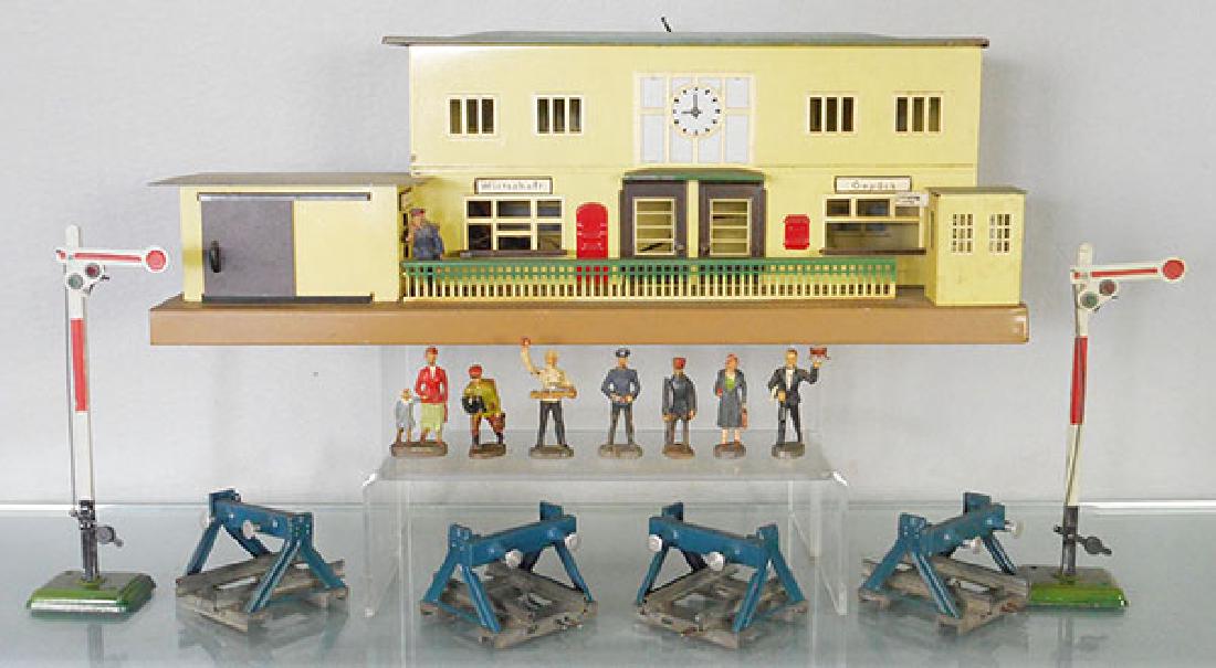 MARKLIN TRAIN ACCESSORIES (1 of 1)