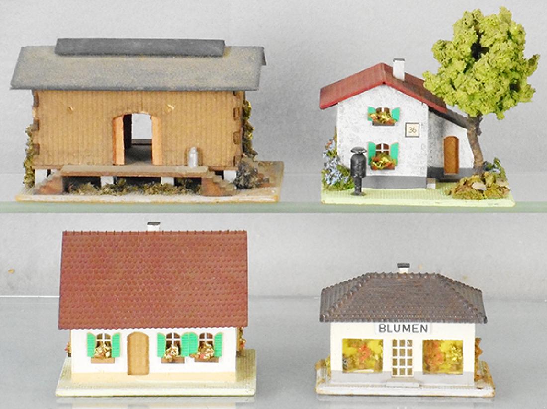 4 CREGLINGEN HOUSES: HO ga, wood, plastic & composition, 264, 236, 321, 345, C6-7.