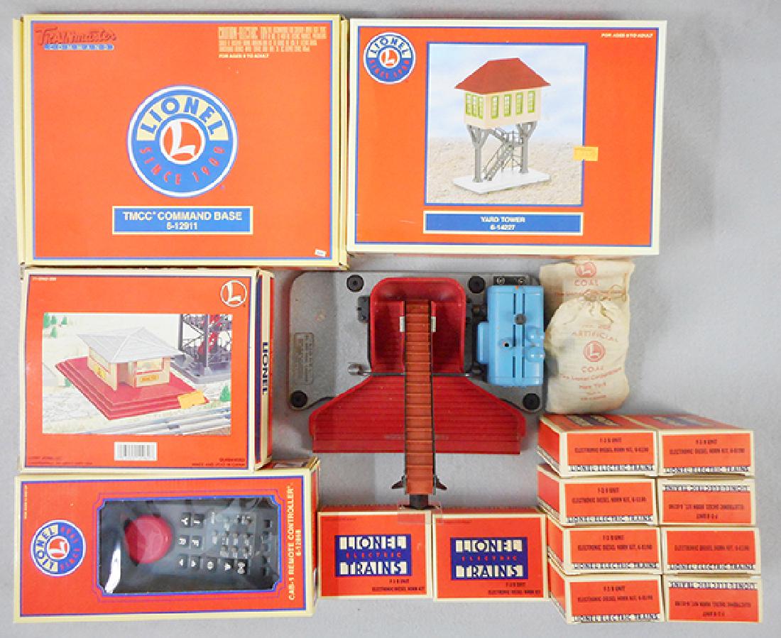 LIONEL ACCESSORIES (1 of 1)