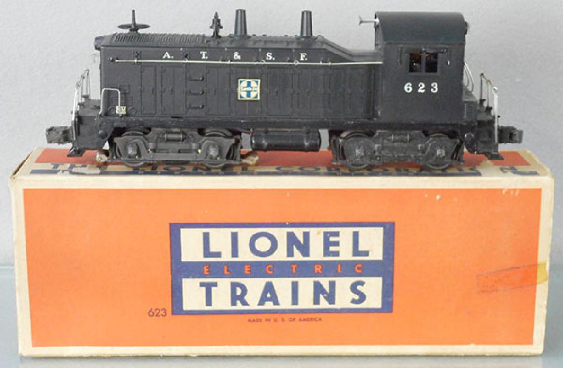 LIONEL 623 ATSF NW2 LOCO: O ga, w/3 handrail stantions, orig box & insert worn, C7-8.