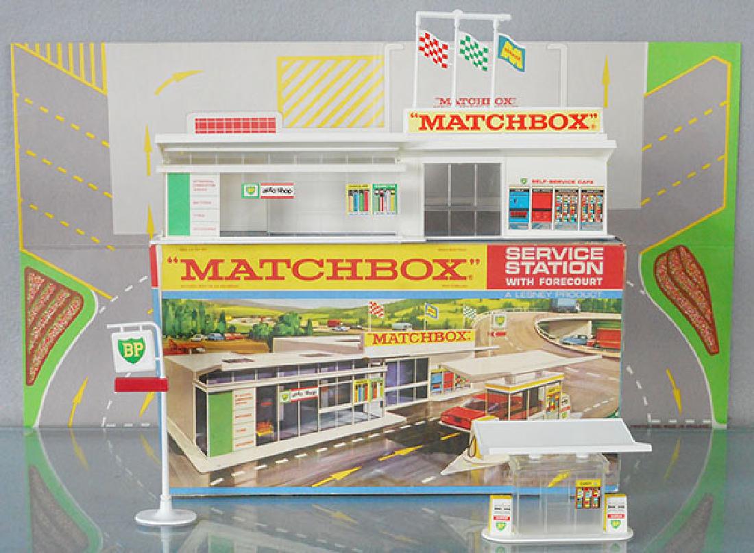 MATCHBOX MG1C SERVICE STATION (1 of 1)