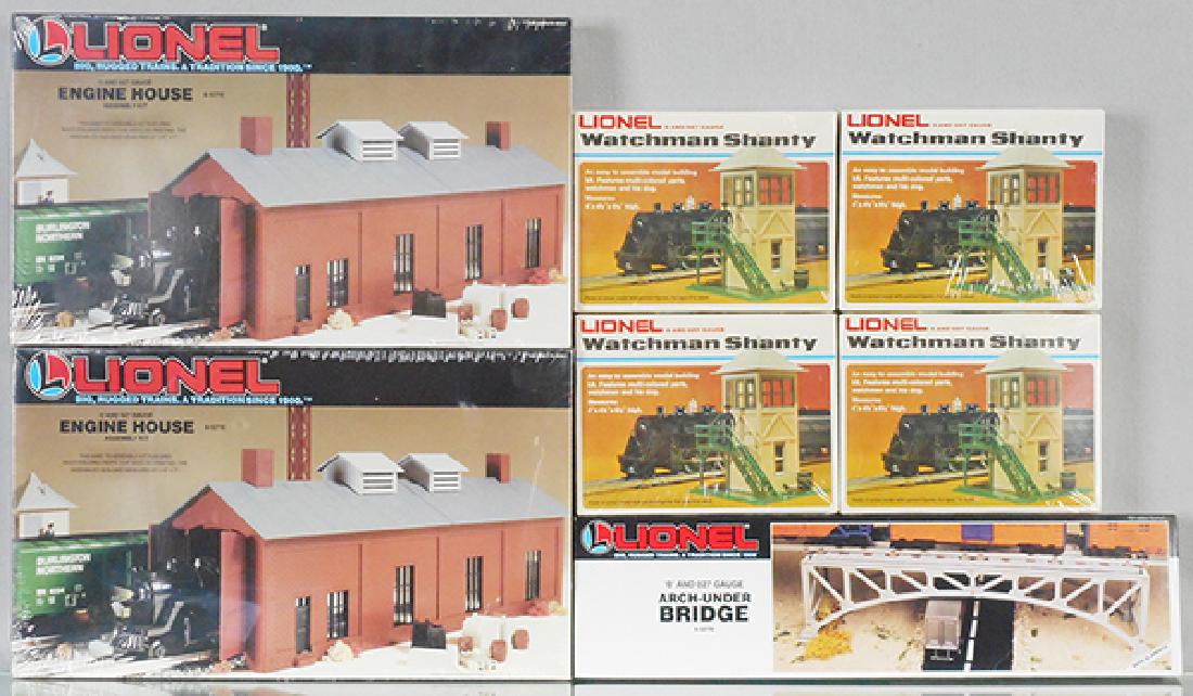 6 LIONEL LAYOUT ACCESSORIES (1 of 1)