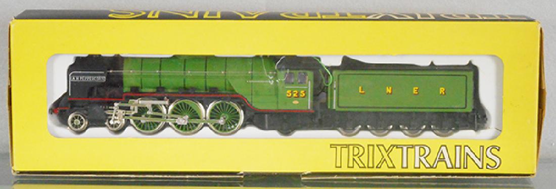 TRIX TRAINS LNER 525 AH PEPPERCORN LOCO & TENDER (1 of 1)