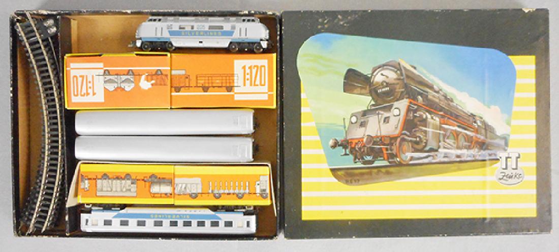 ZEUKE SILVER LINES TRAIN SET: TT ga, loco, 3 coaches & 4 freight cars, orig boxes & orig set box minor wear, C7-8.