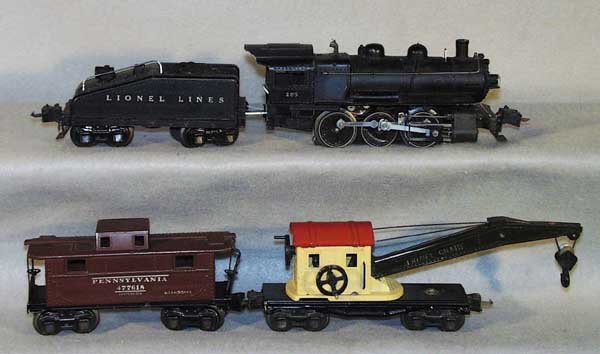 LIONEL TRAIN SET: 203 switcher, chunk missing from cab roof, 2203B tender, bottom of frame & trucks repainted, 2660 derrick, 2672 caboose, 2 broken tabs on 1 side, C5-6.