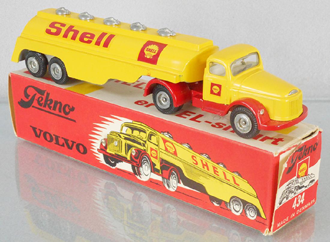 TEKNO 434 VOLVO TANK TRUCK (1 of 2)
