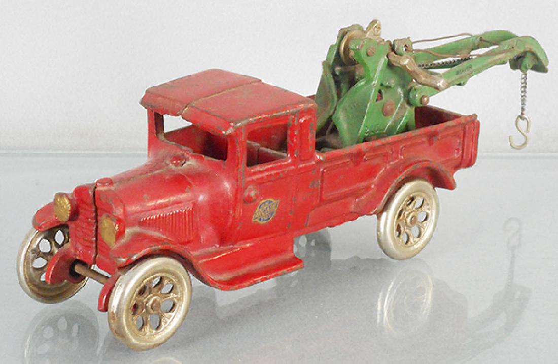 ARCADE 215 FORD WRECKER (1 of 1)