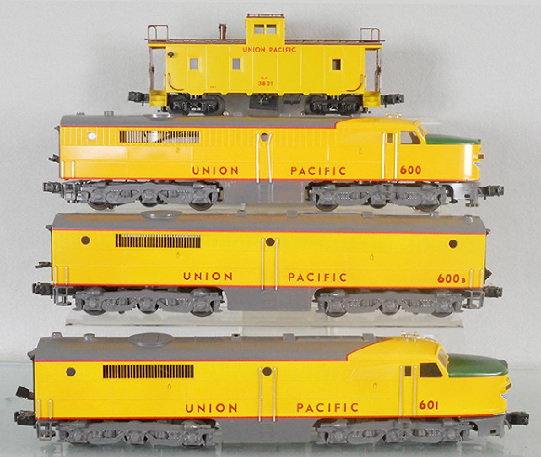 RIGHT OF WAY UNION PACIFIC LOCO SET (1 of 2)