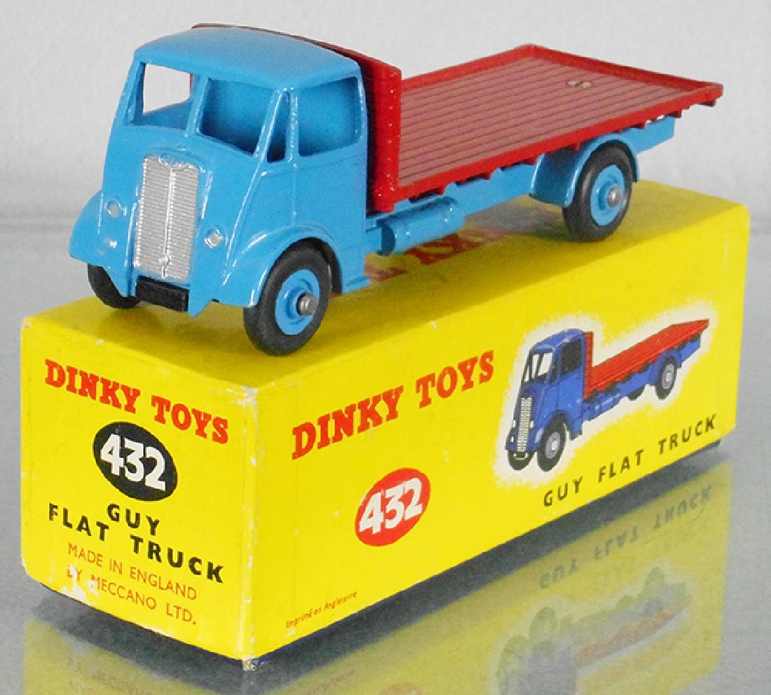 DINKY 432 GUY FLAT TRUCK (1 of 2)