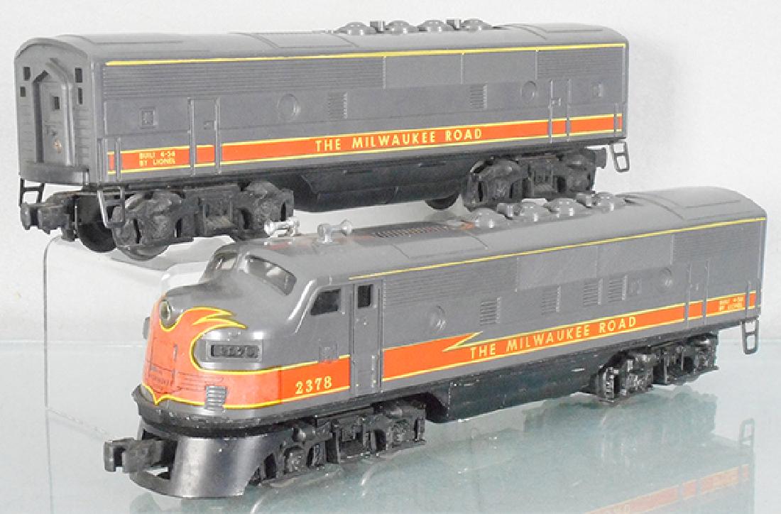LIONEL 2378 MILWAUKEE RD DIESELS: O ga, power A unit, minor nose decal wear, B unit, both have yellow stripes, C7.