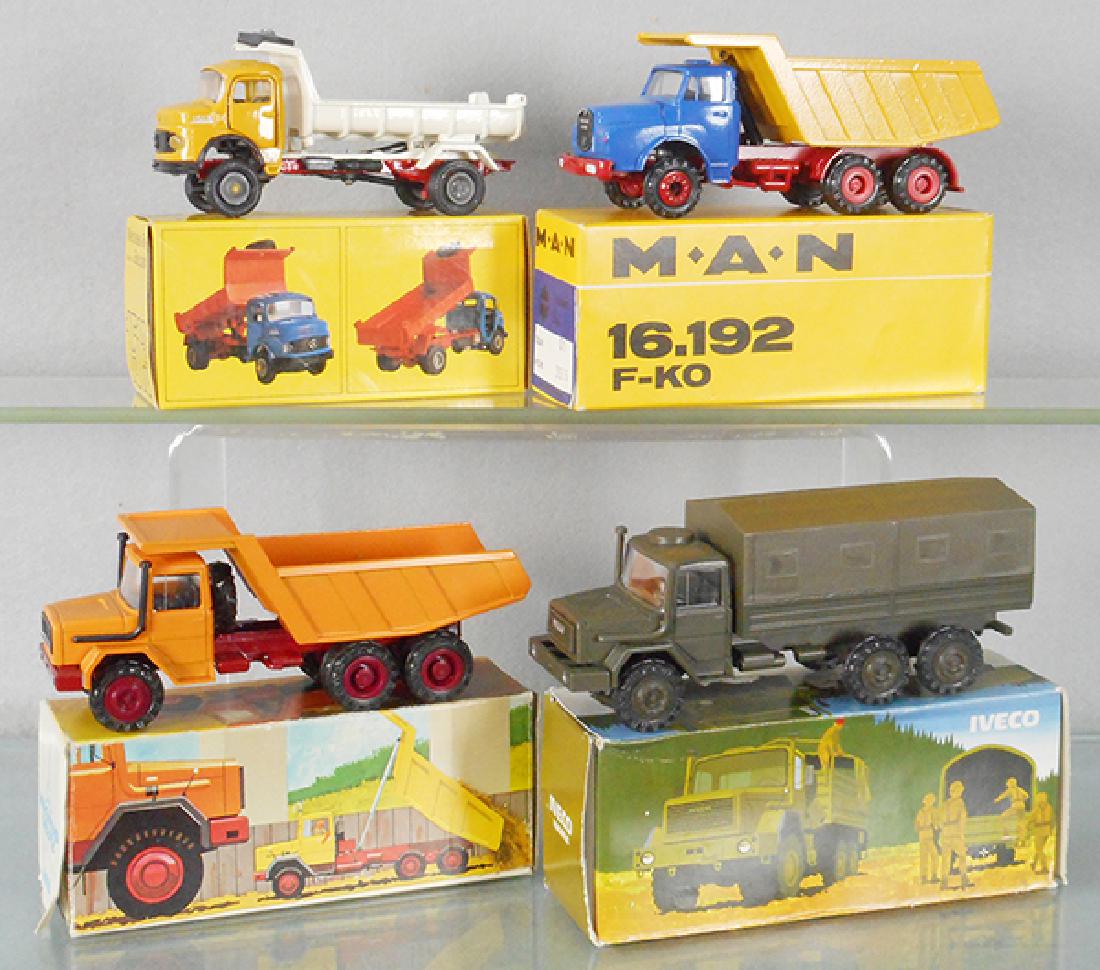 4 MODEL TRUCKS (1 of 1)