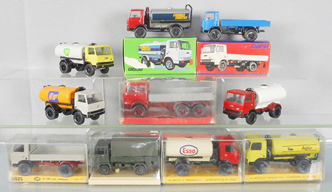 10 OLD CARS FLAT TRUCKS (1 of 1)