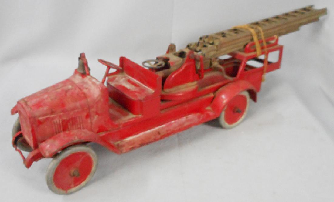 BUDDY L 205B AERIAL FIRE TRUCK (1 of 1)