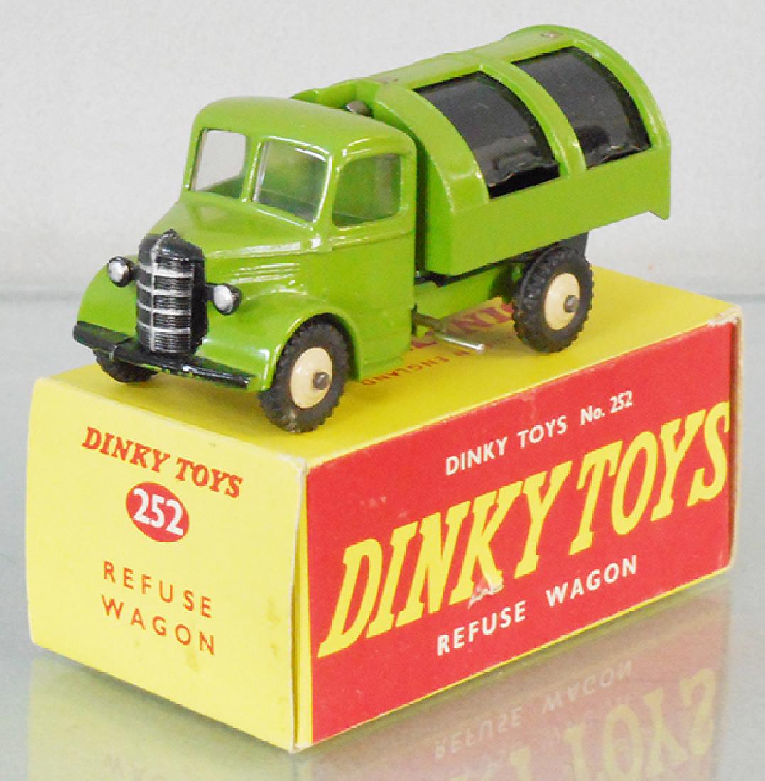 DINKY 252 REFUSE WAGON (1 of 2)