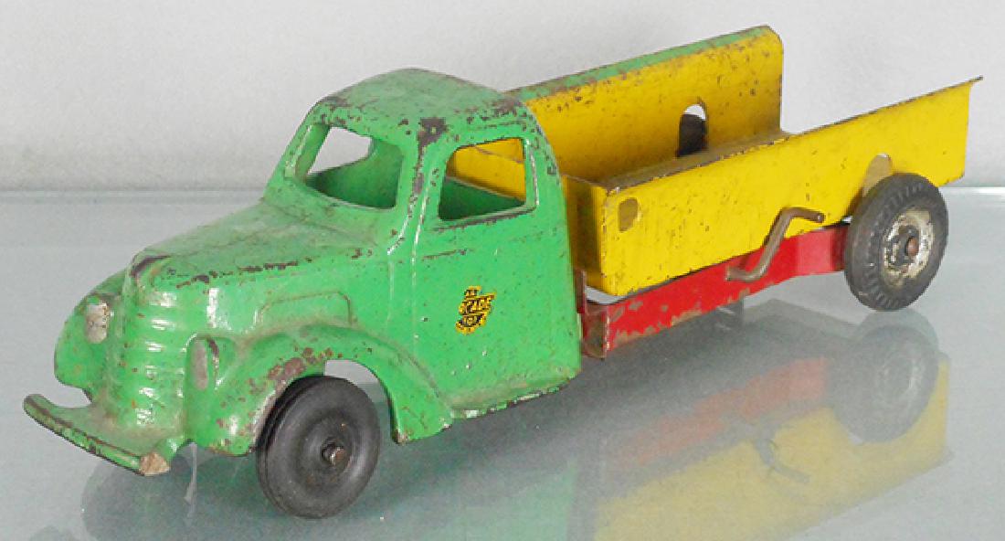 ARCADE INTERNATIONAL DUMP TRUCK (1 of 2)