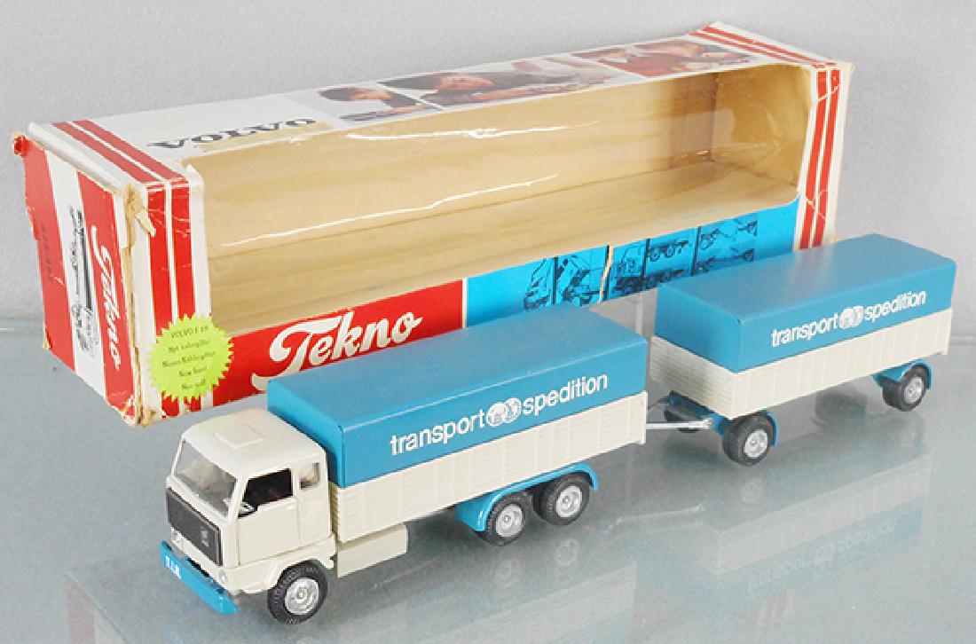 TEKNO 425-452 VOLVO SPEDITION TRACTOR & TRAILER: white & blue, orig box minor wear, C9.