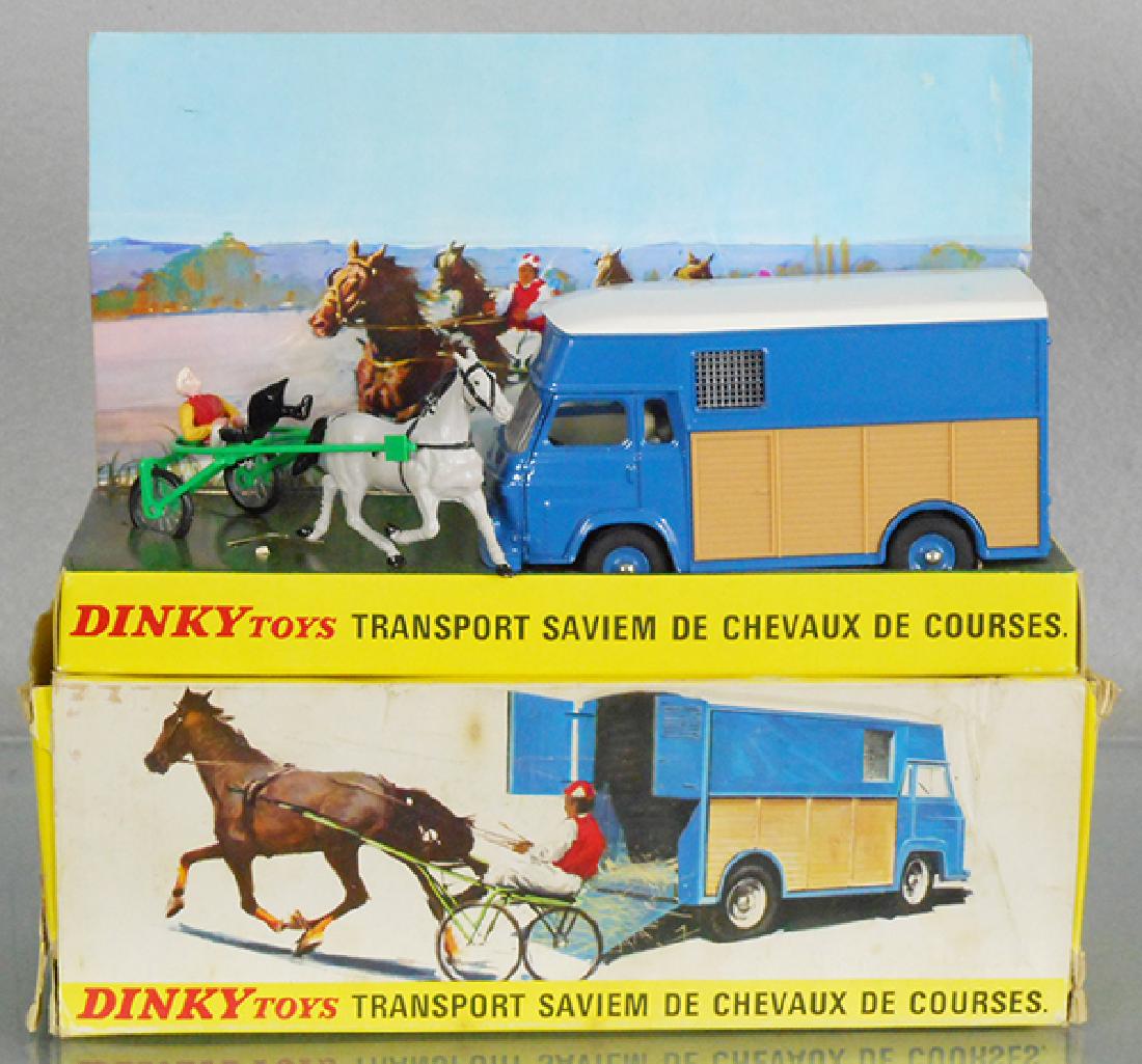 FRENCH DINKY 571 RACE HORSE TRANSPORT (1 of 1)