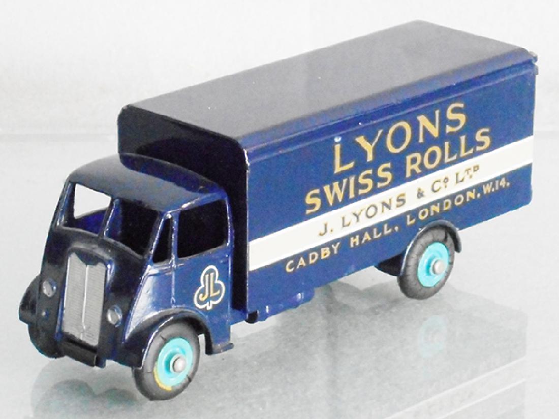 DINKY 514 GUY LYONS SWISS ROLLS VAN (1 of 2)