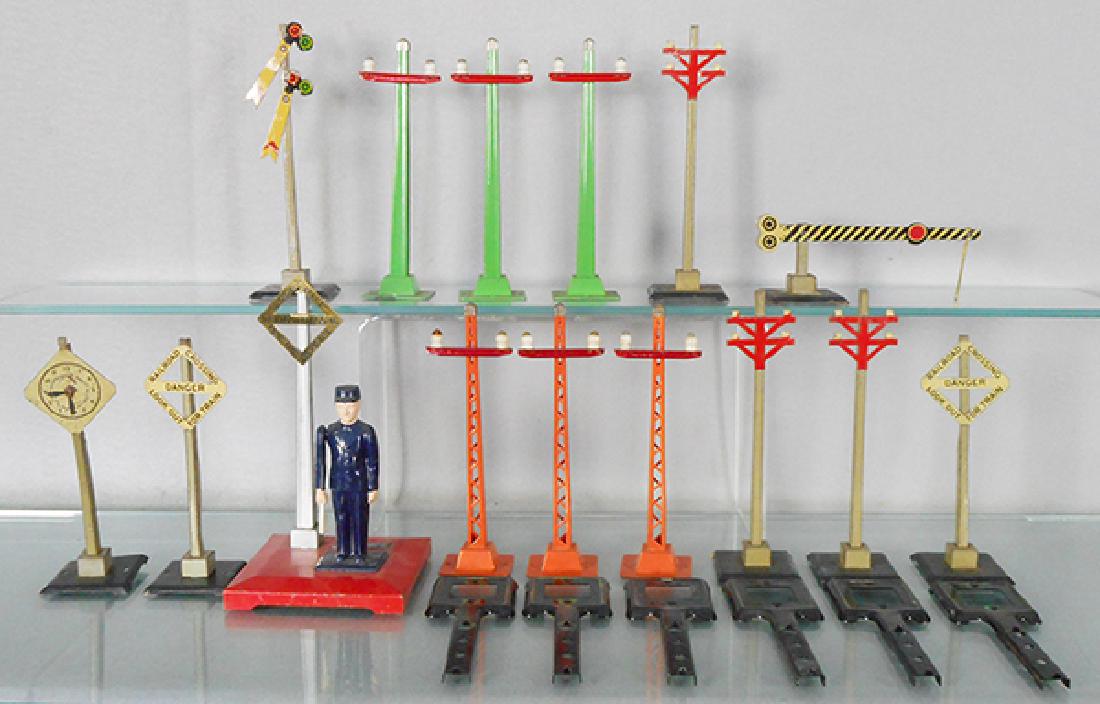 LIONEL ACCESSORIES (1 of 1)