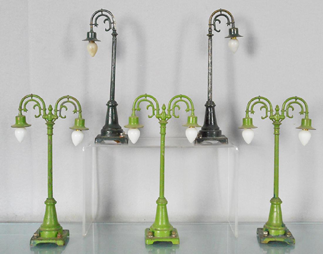 5 LIONEL LAMP POSTS (1 of 1)