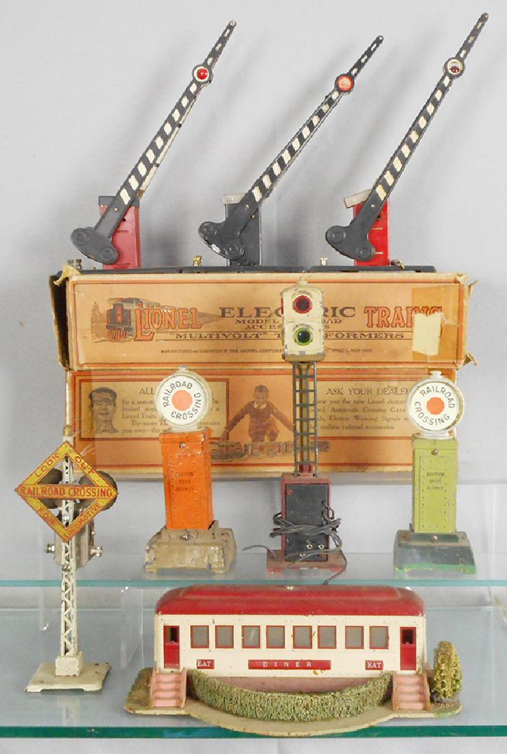 8 LIONEL ACCESSORIES (1 of 1)