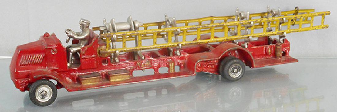 ARCADE 242 HOOK & LADDER TRUCK (1 of 2)