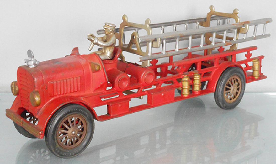 HUBLEY FIRE LADDER TRUCK (1 of 2)