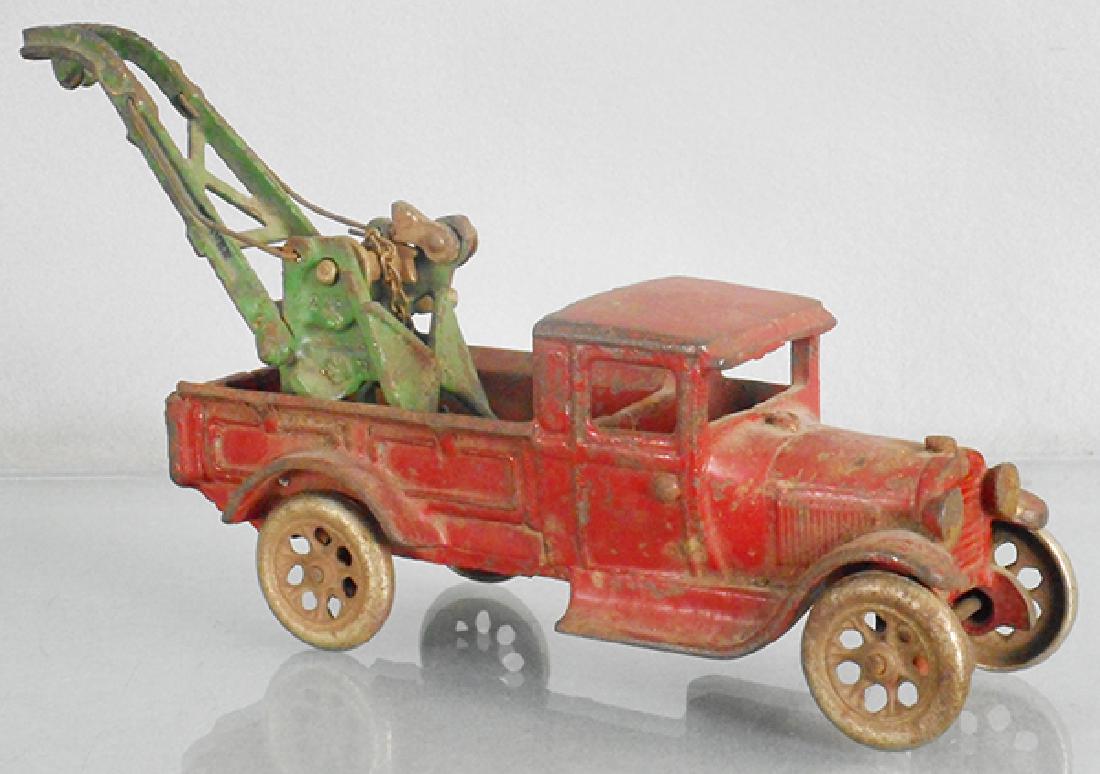 ARCADE 215 FORD WRECKER (1 of 2)