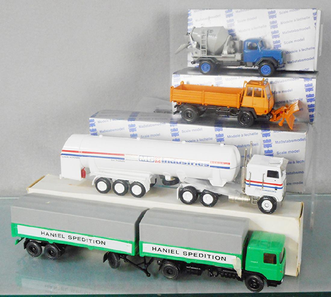 4 CONRAD MODEL VEHICLES (1 of 1)