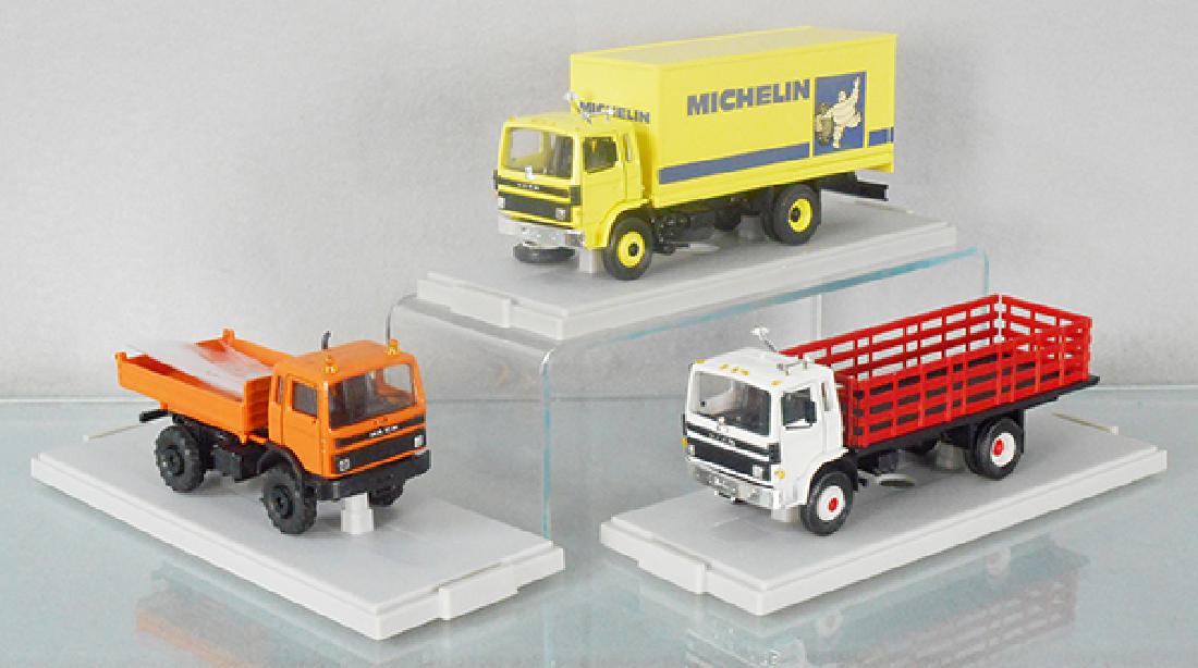 3 REPLEX 43 MACK TRUCKS (1 of 1)