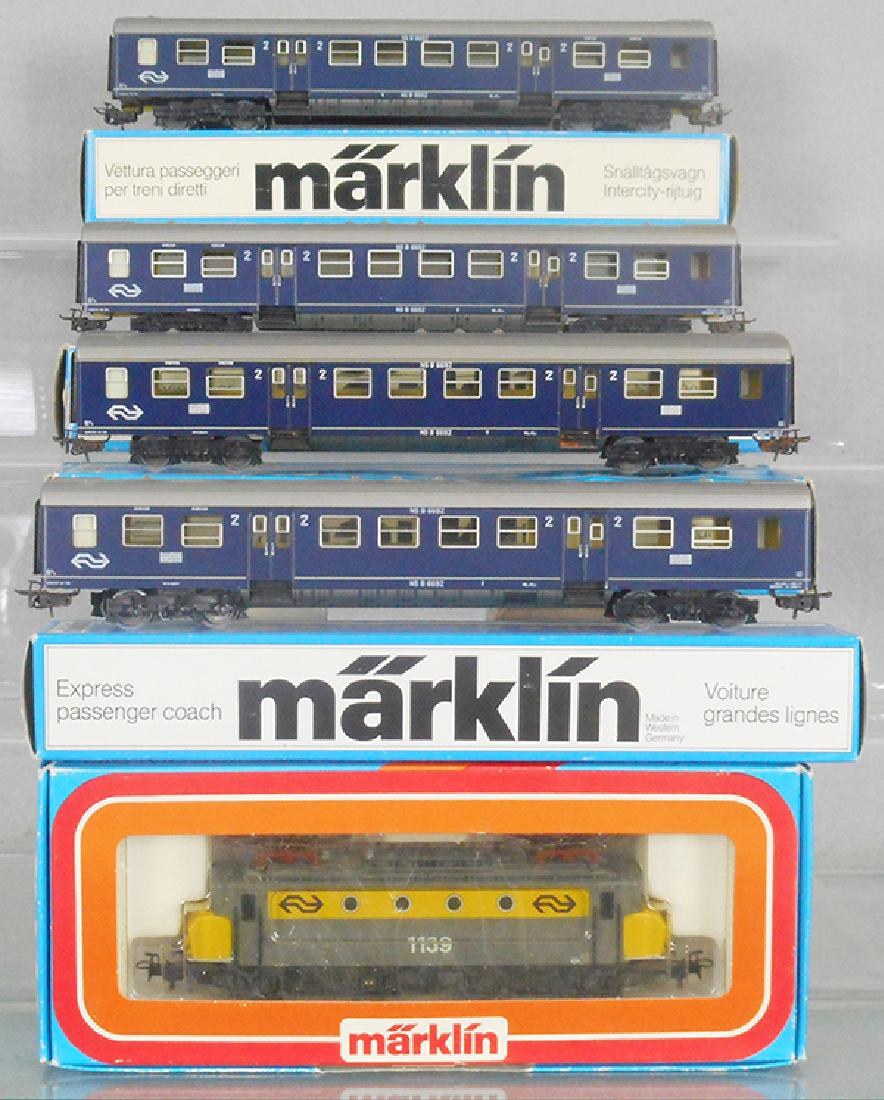MARKLIN DUTCH TRAIN SET (1 of 1)