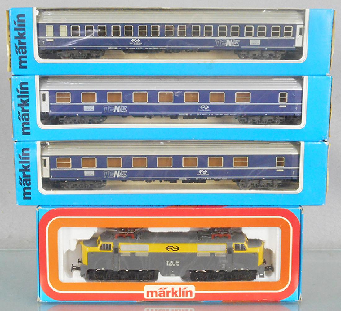 MARKLIN DUTCH TRAIN SET (1 of 1)