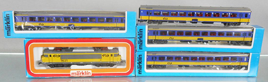 MARKLIN DUTCH TRAIN SET (1 of 1)