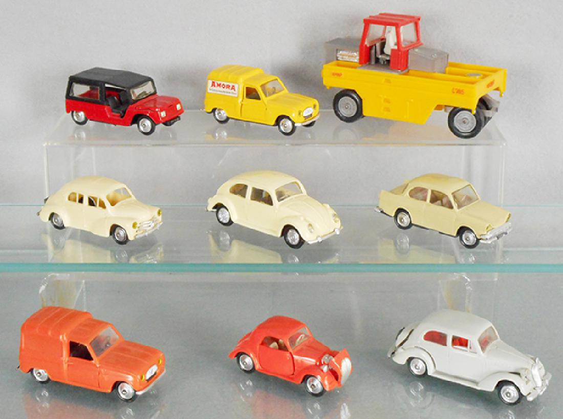9 NOREV MODEL AUTOS: France, 137, 65, 128, 62, 31, 65, 24, 23, unnumbered 4 CV Renault, C7-9.