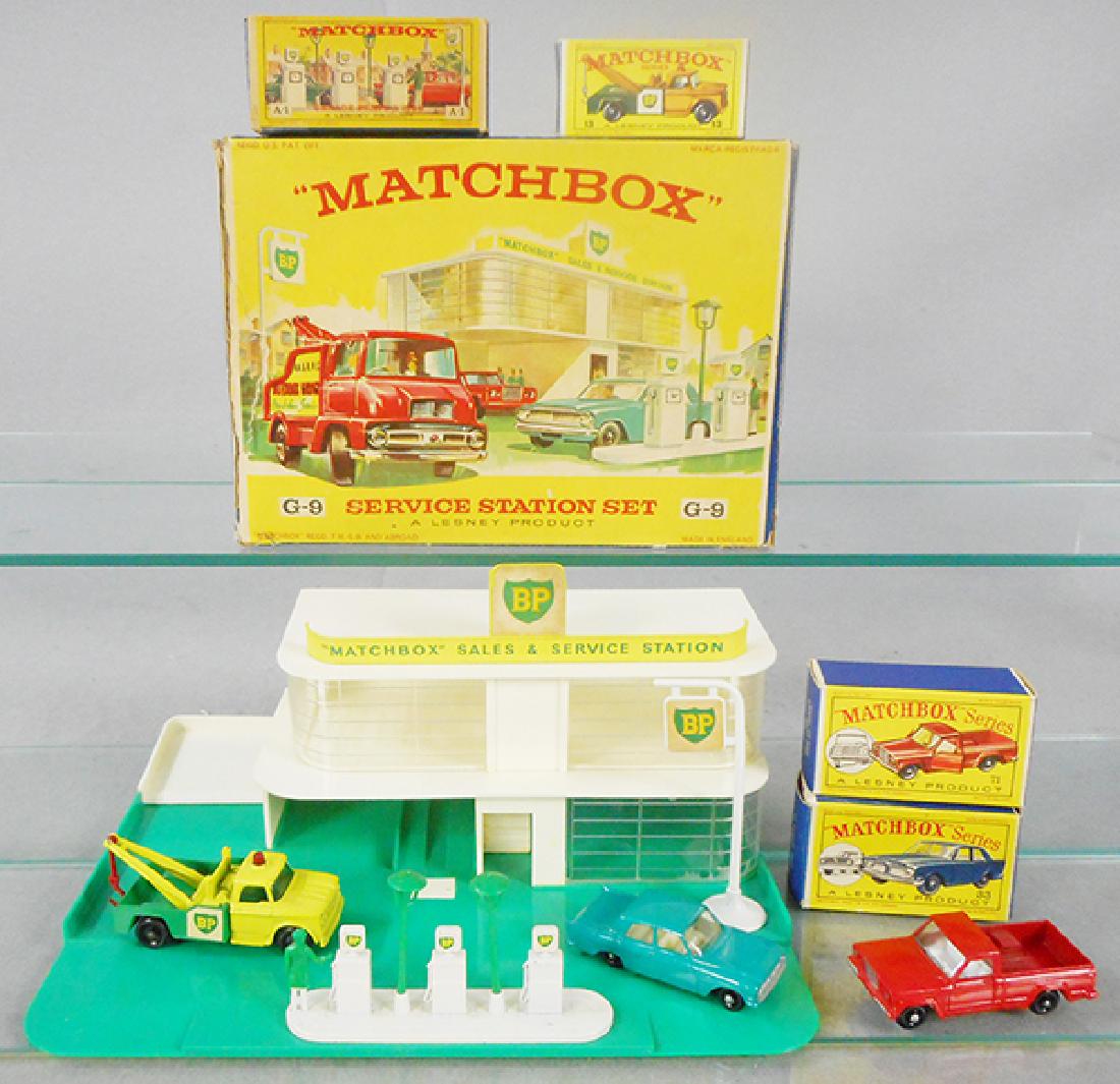 MATCHBOX G9 SERVICE STATION SET W/VEHICLES: G9 Service Station, stickers browning, orig box worn, w/A1 BP gas pump & sign set, orig box worn, w/vehicles 13D3, 71B2 & 33B3, orig boxes, C9.