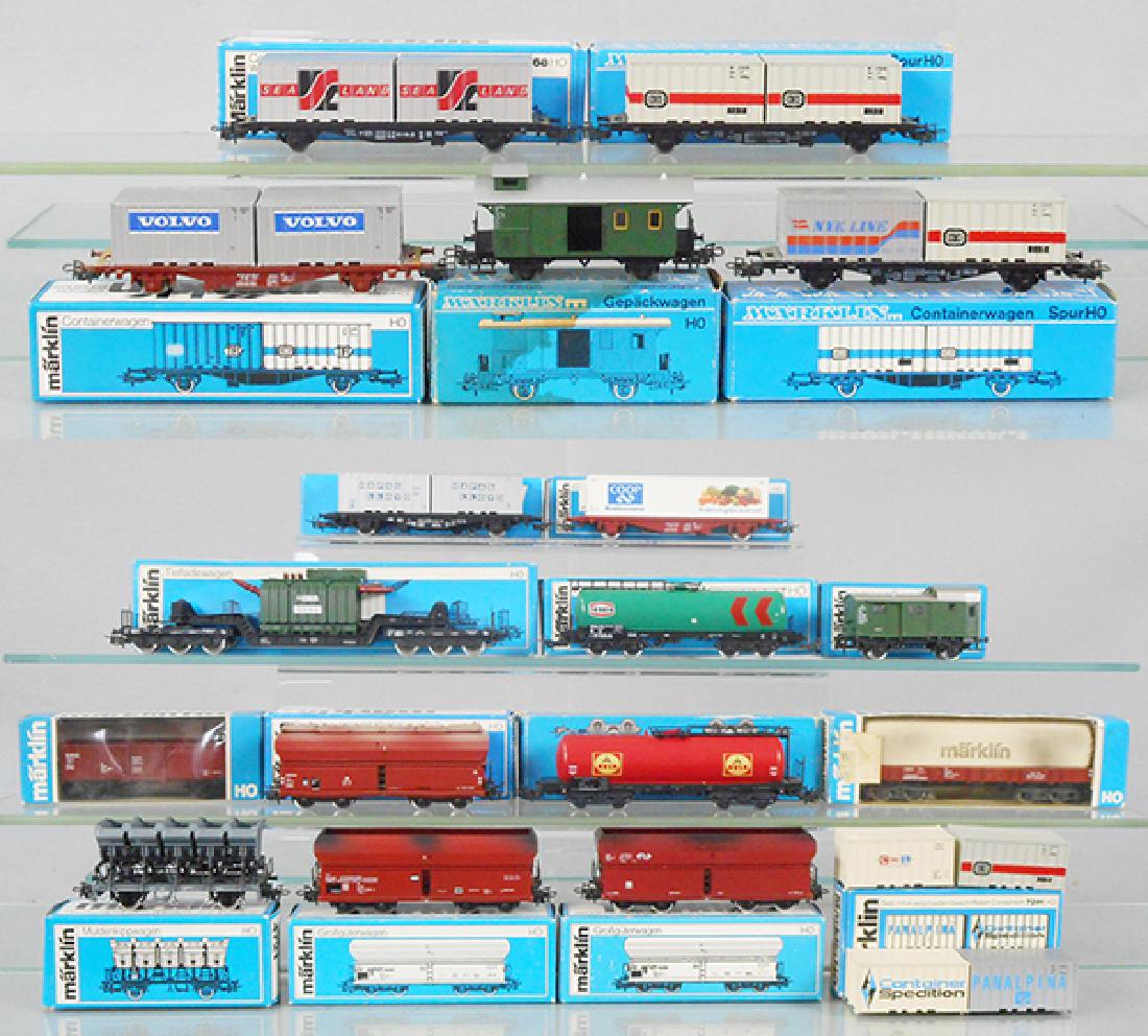18 MARKLIN CARS: HO ga, 2 #4664, 4765, 4668, 4008, 4626, 4624, 4721, 7291, 4725, 4699, 4673, 4659, 4649, 4475, 4652, 4617, unnumbered hopper, orig boxes, some have minor wear, C8-9.