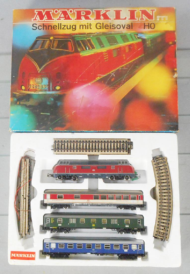 MARKLIN 3122 TRAIN SET: HO ga, diesel loco w/3 coaches & track, orig set box worn, C6-8.